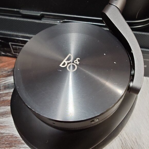 Bang & Olufsen Beoplay H95 Premium Wireless Headphones - Picture 4 of 9
